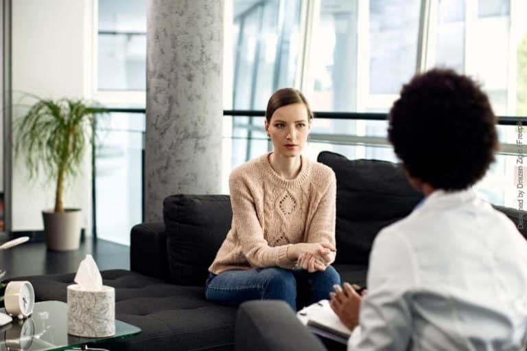 Tratamento para esgotamento mental: vença com a TCC - um guia completo